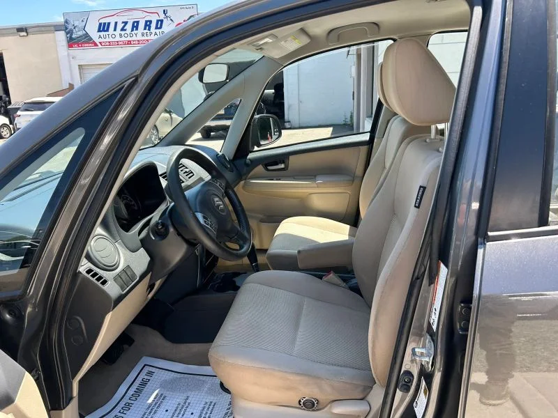 Used 2012 Gray Suzuki LE Sedan 4D image 36