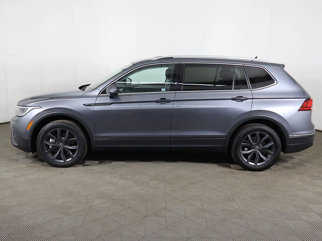 Used 2023 Platinum Gray Metallic Volkswagen 2.0T SE image 18