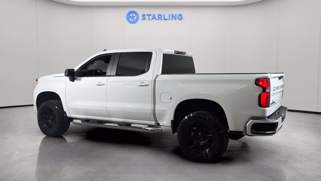 Used 2024 Summit White Chevrolet RST image 4