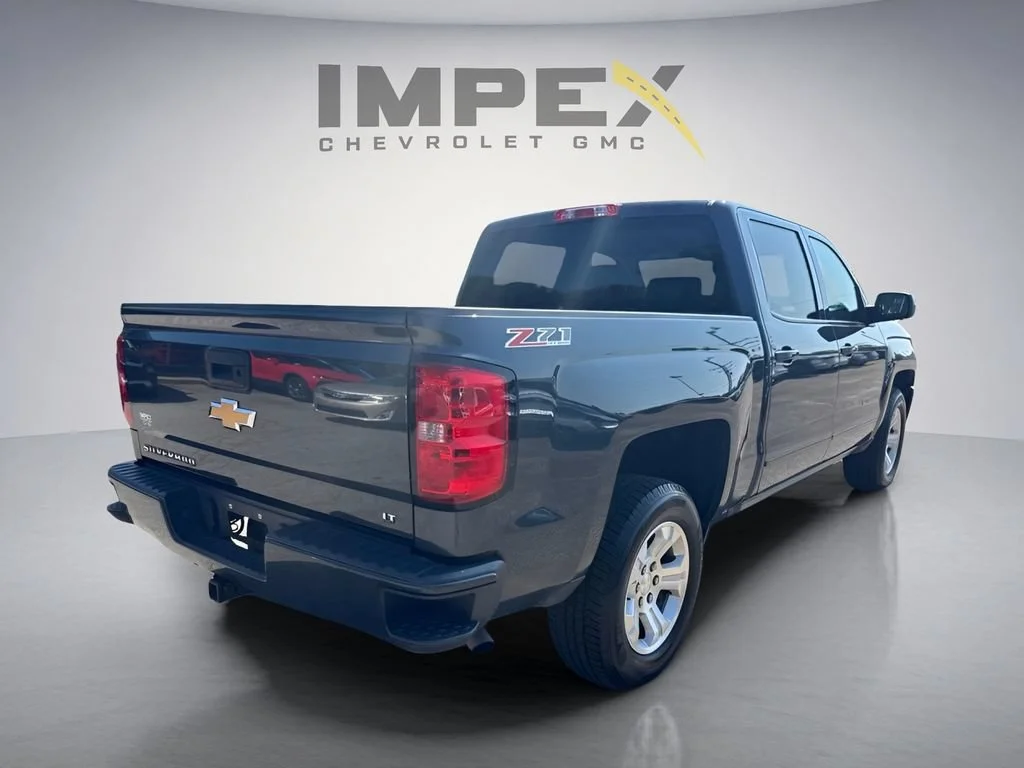 Used 2017 GRAPHITE METALLIC Chevrolet LT image 5