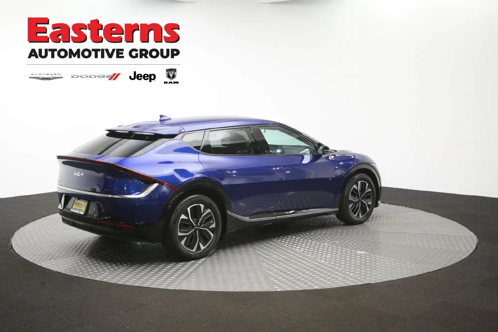 Used 2023 Blue Kia Wind image 43