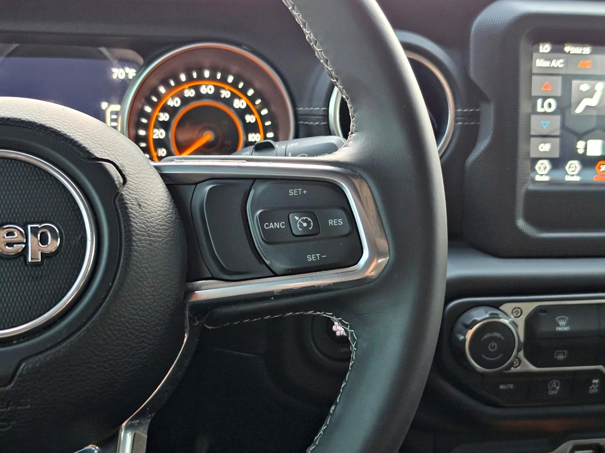 Used 2019 Punkn Metallic Clearcoat Jeep Sahara image 15
