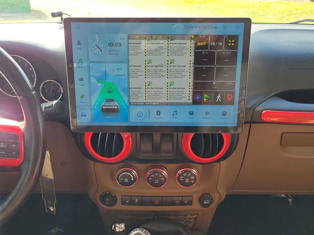 Used 2013 Black Jeep Sahara image 13