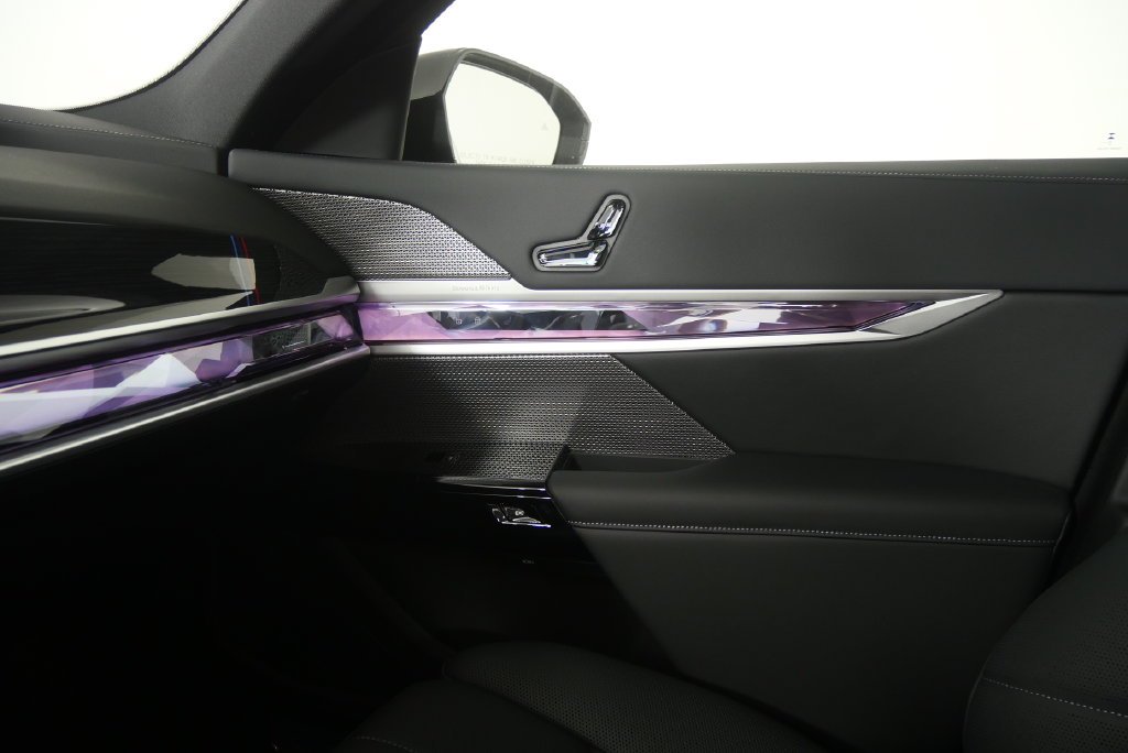 New 2026 Black Sapphire Metallic BMW xDrive60 image 24