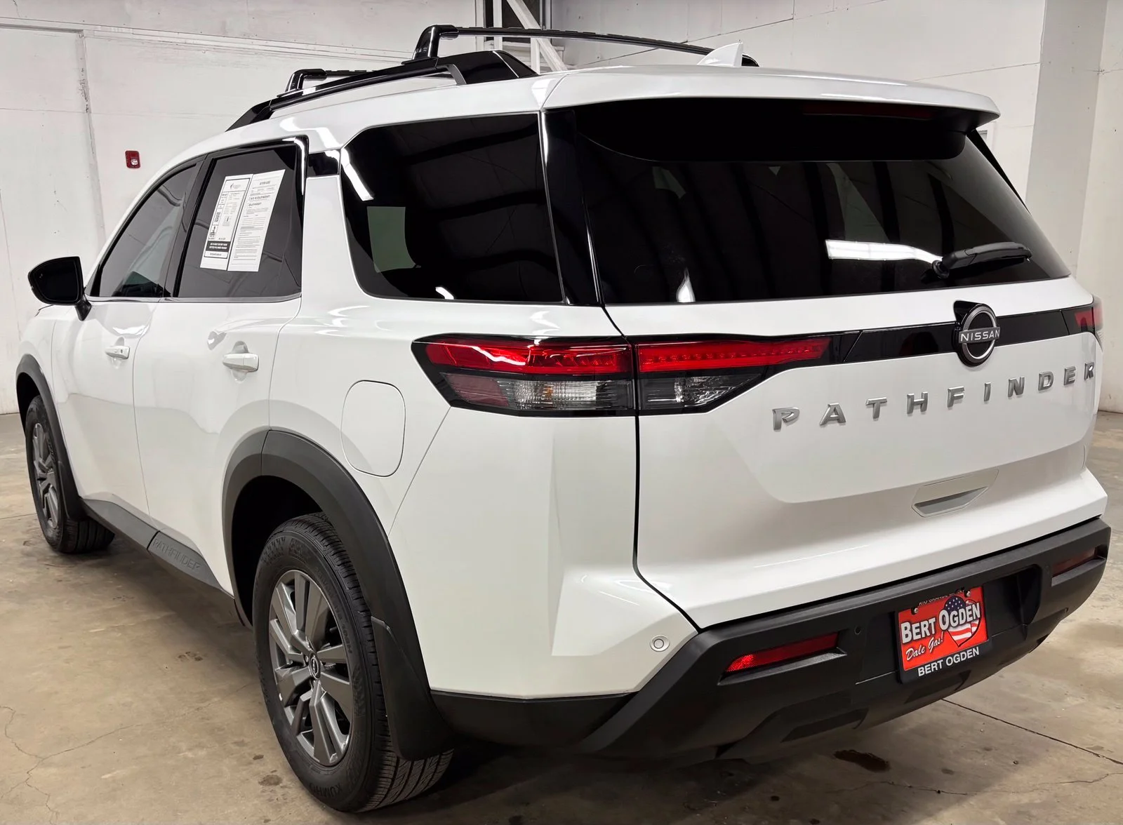 Used 2025 White Nissan SV image 4