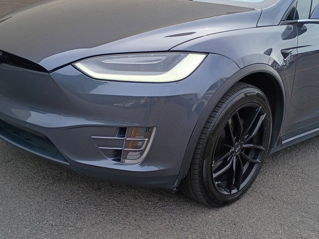 2020 Tesla Model X Long Range - Photo 10