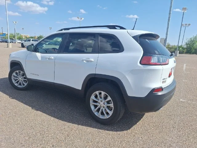 Used 2022 White Jeep Latitude Lux image 5