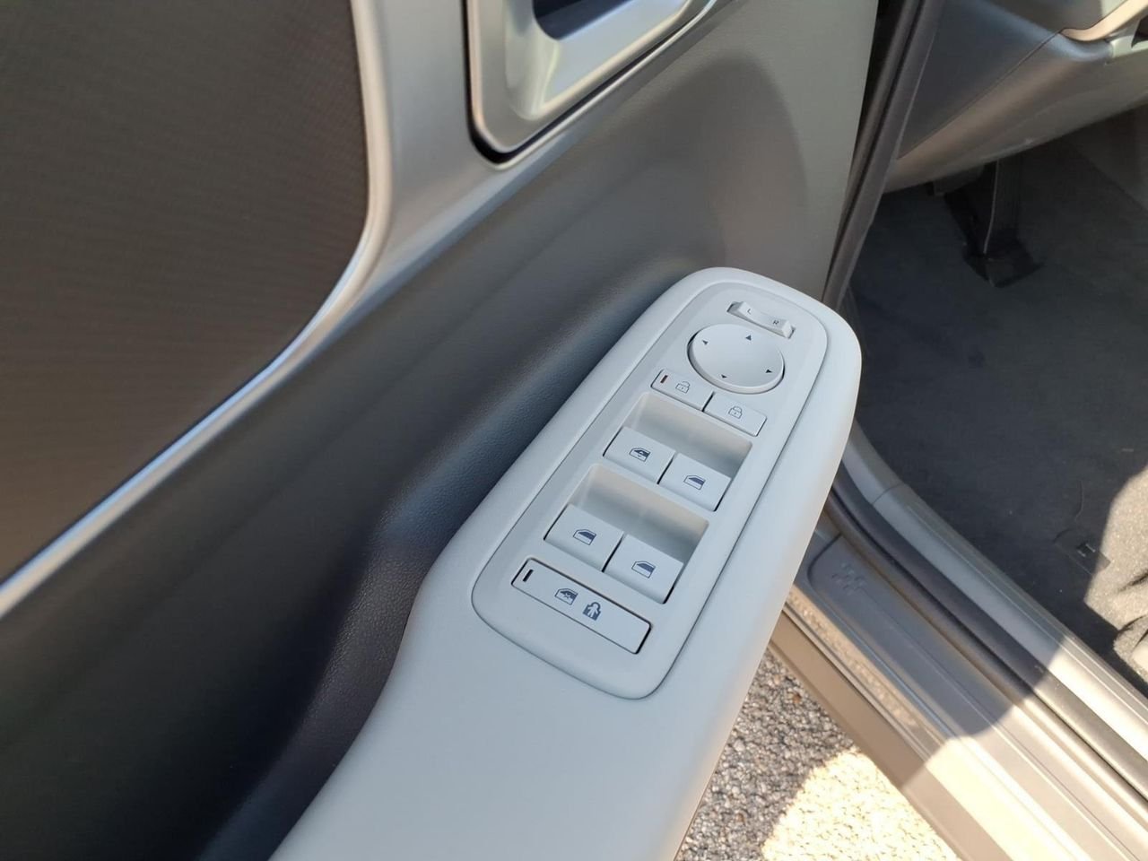 New 2026 Hampton Gray Hyundai SE FWD image 14