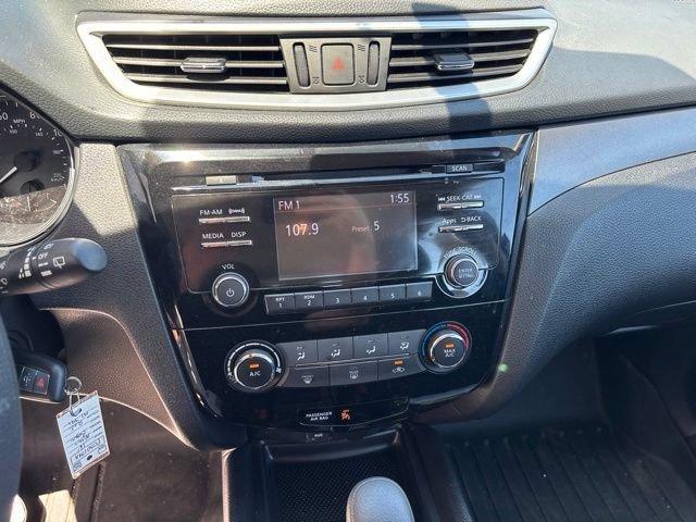 Used 2016 Cayenne Red Nissan S image 19