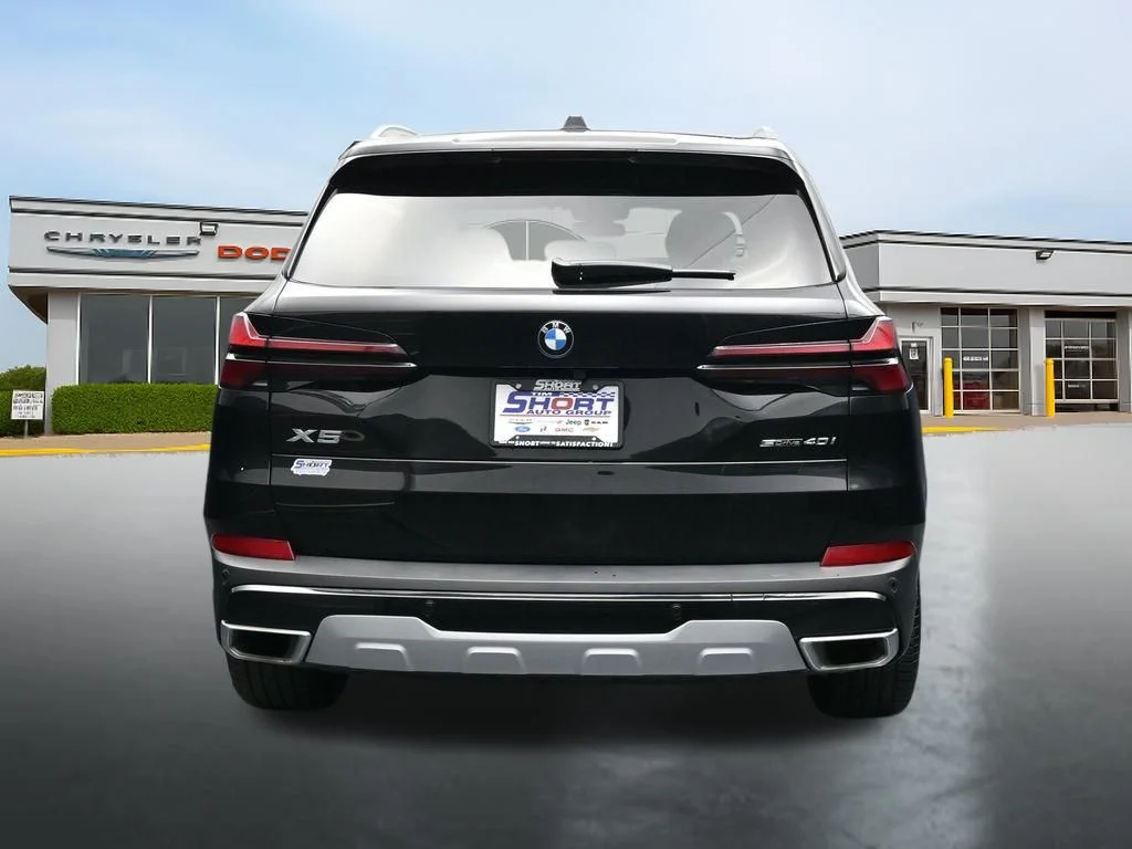 Used 2026 Black BMW sDrive40i image 4