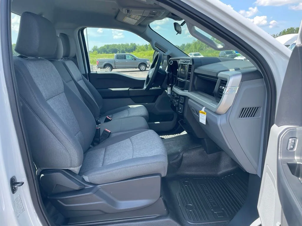 New 2026 Oxford White Ford F-350® XL image 15
