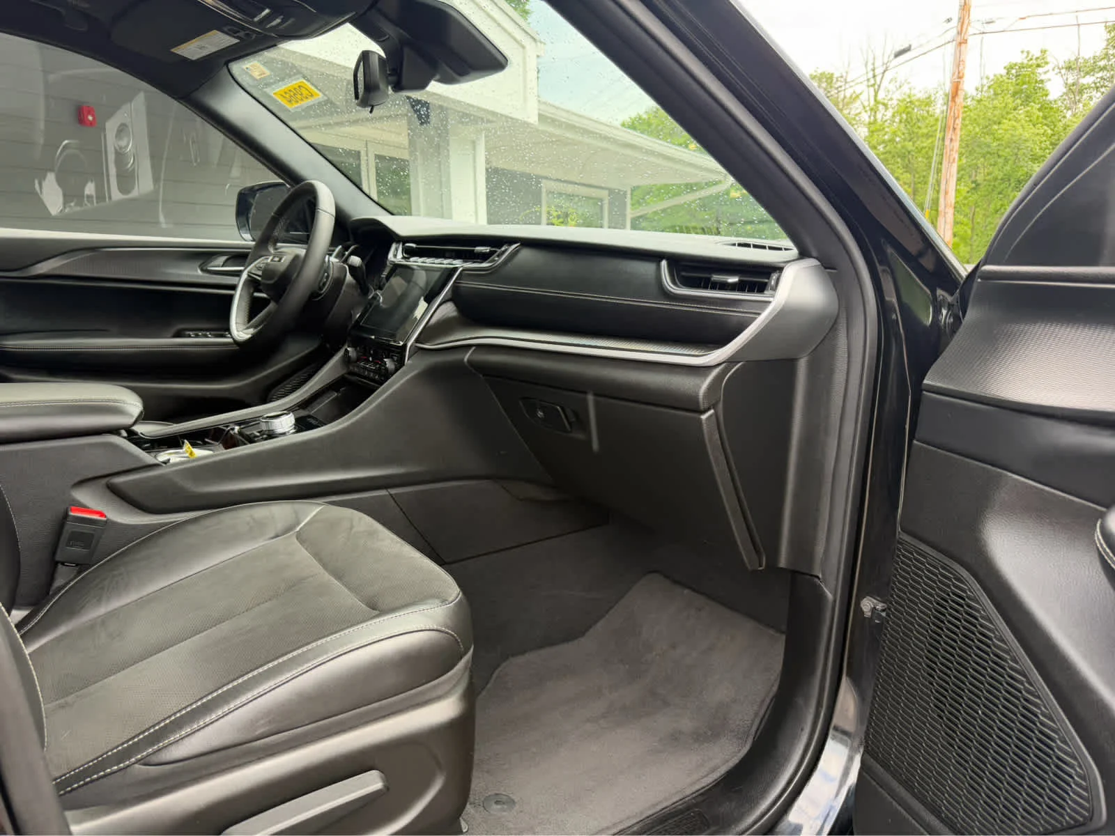 Used 2023 Diamond Black Crystal Pearlcoat Jeep Altitude image 15