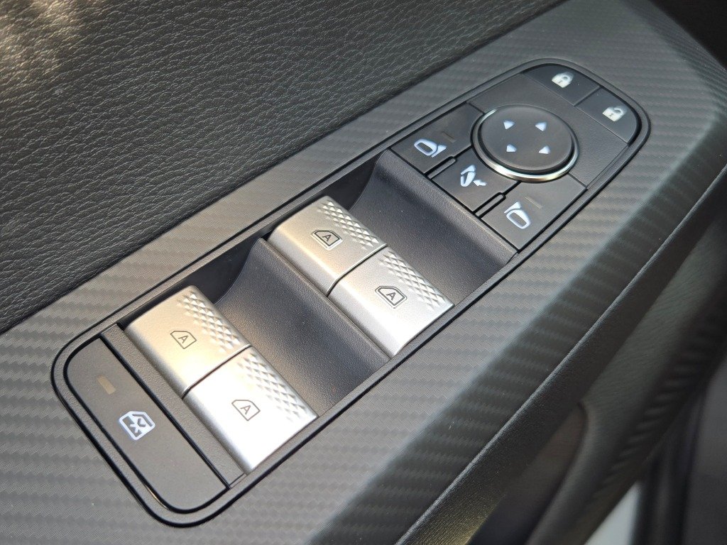 New 2026 White Nissan Platinum image 30