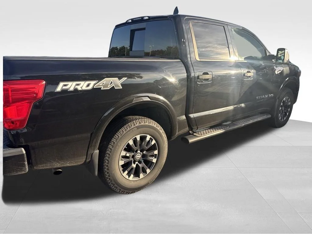 Used 2018 Black Nissan PRO-4X image 7