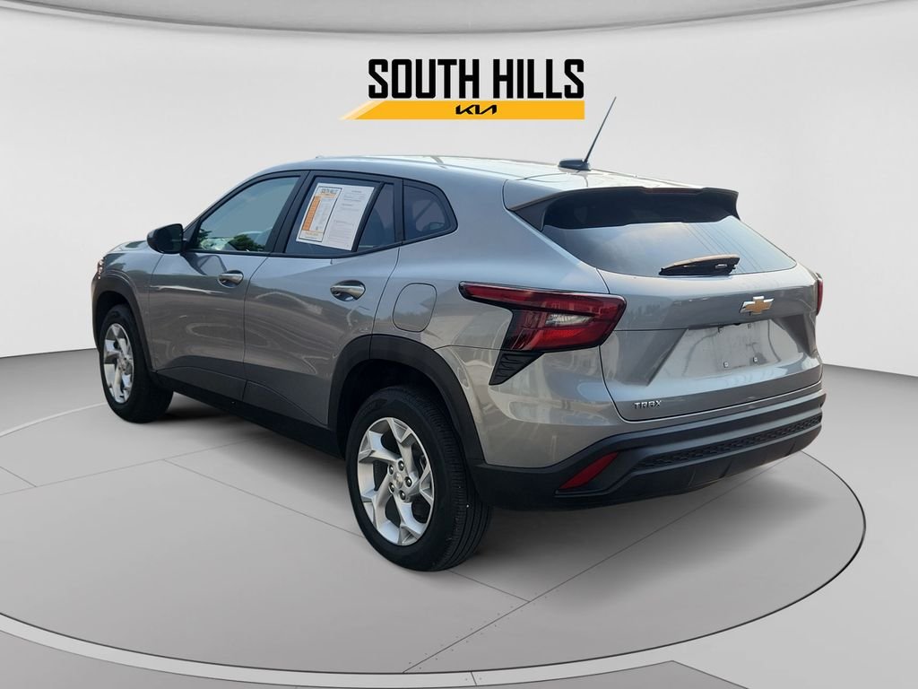 Used 2025 Gray Chevrolet LS image 3