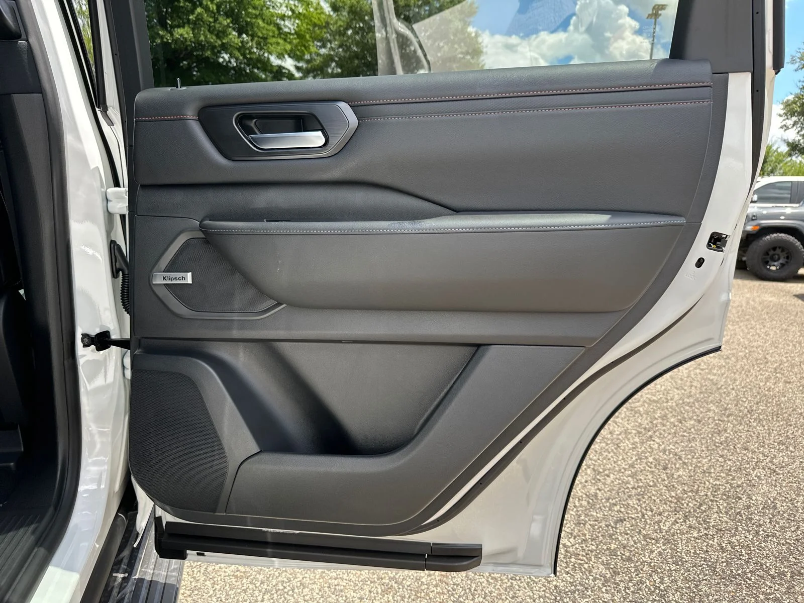 2025 Nissan Armada PRO-4X - Photo 16