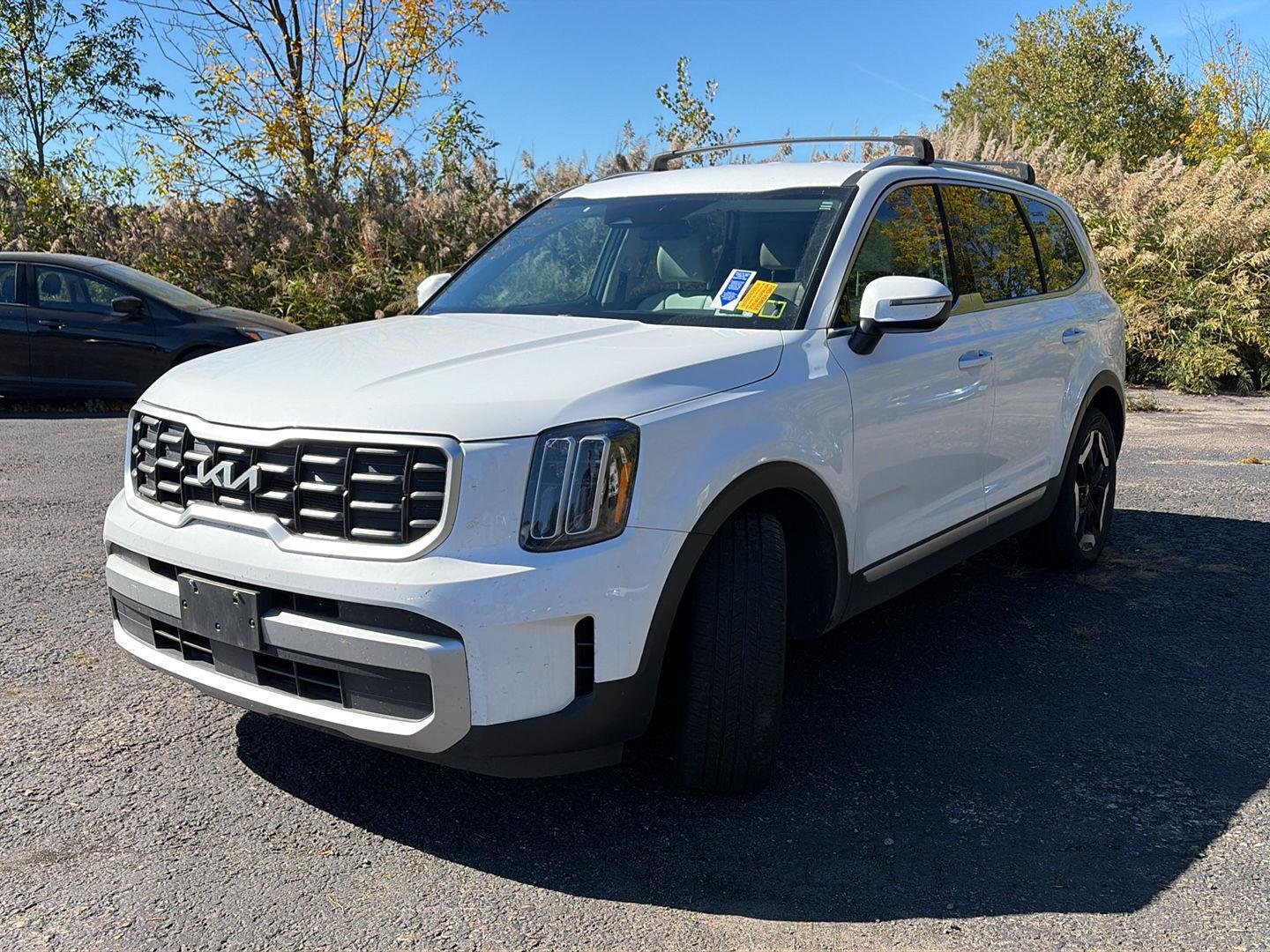 Used 2023 Glacial White Pearl Kia S image 2