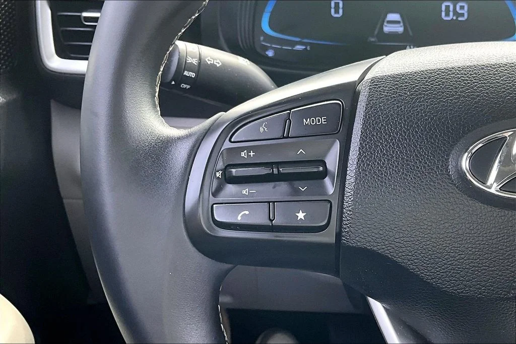 Used 2023 Green Hyundai SEL image 12