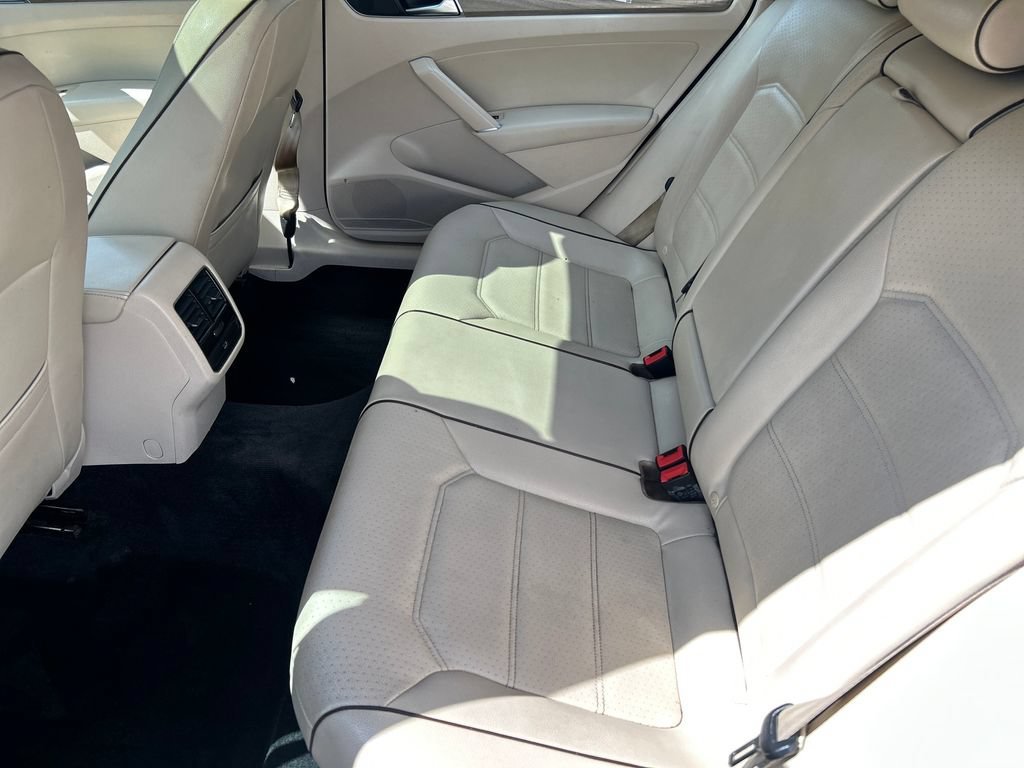 Used 2018 Black Volkswagen 2.0T SE image 13