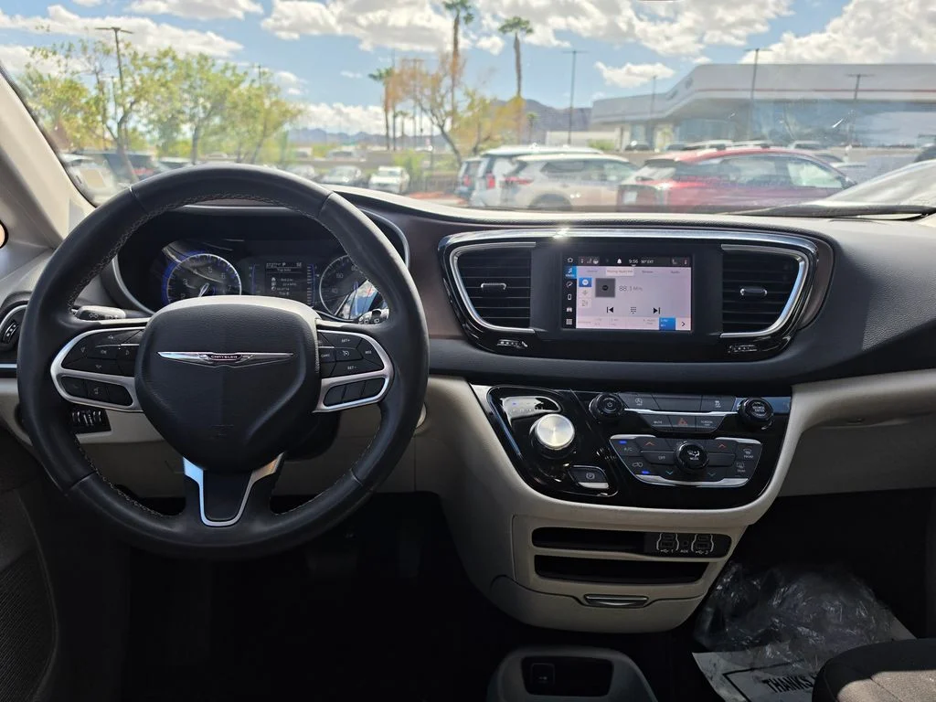 Used 2023 White Chrysler LX image 10