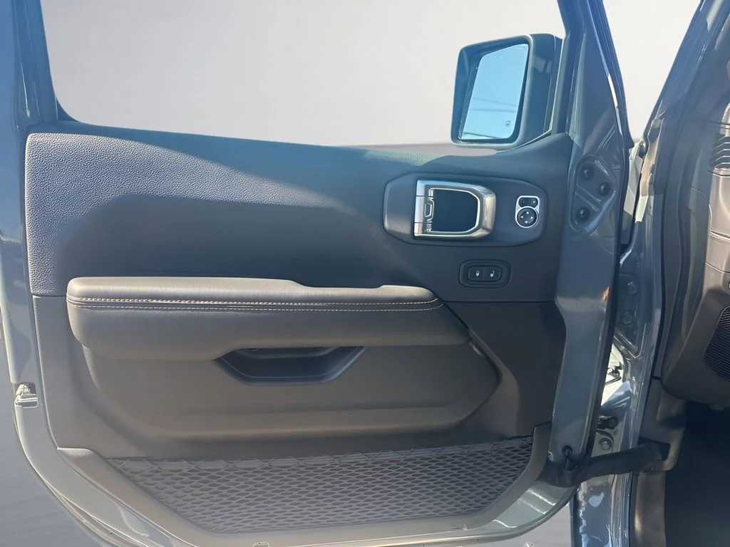 Used 2025 Gray Jeep Sahara image 25