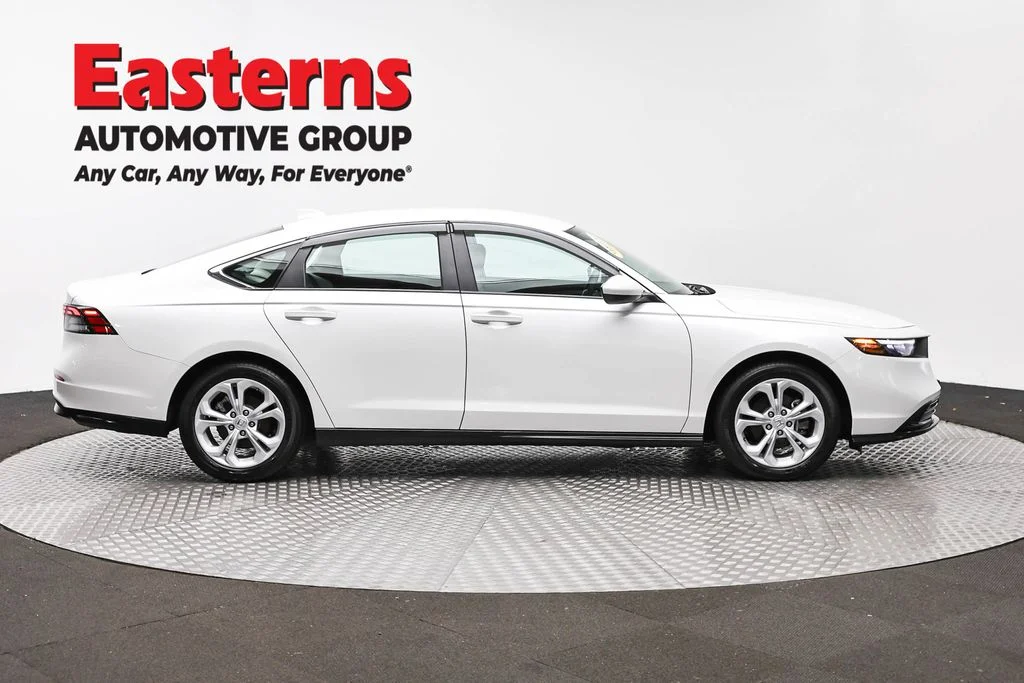 Used 2025 White Honda LX image 4