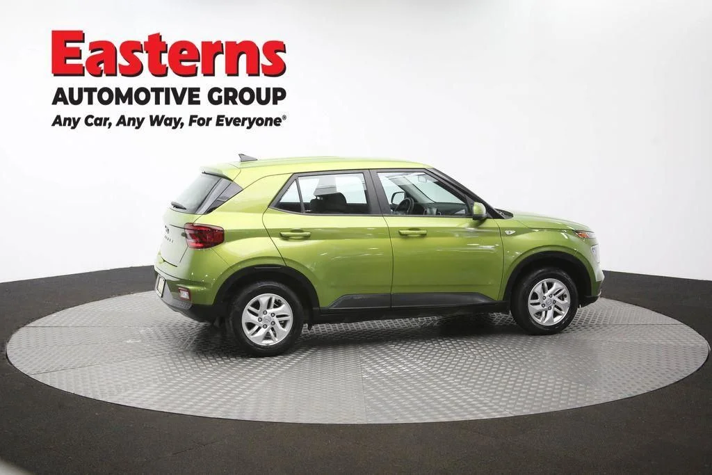 Used 2022 Green Hyundai SE image 45