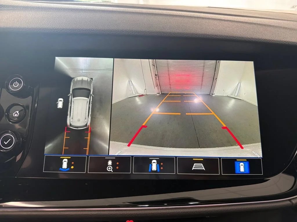 Used 2022 SUMMIT WHITE Buick Avenir image 19
