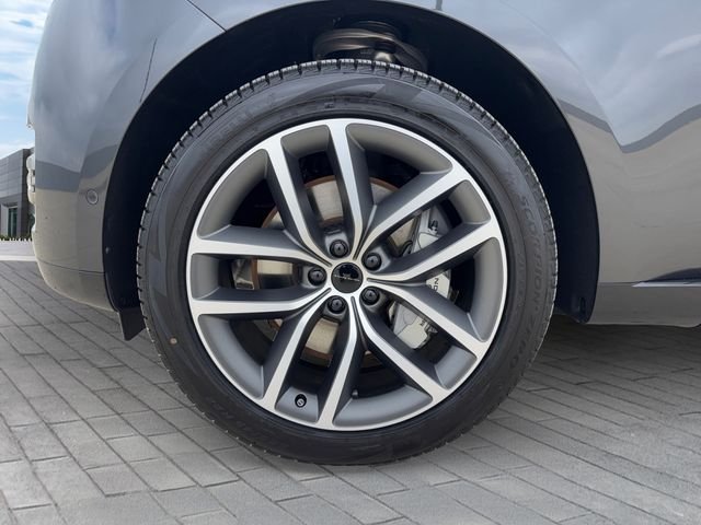 New 2026 Carpathian Grey Land Rover SE image 9