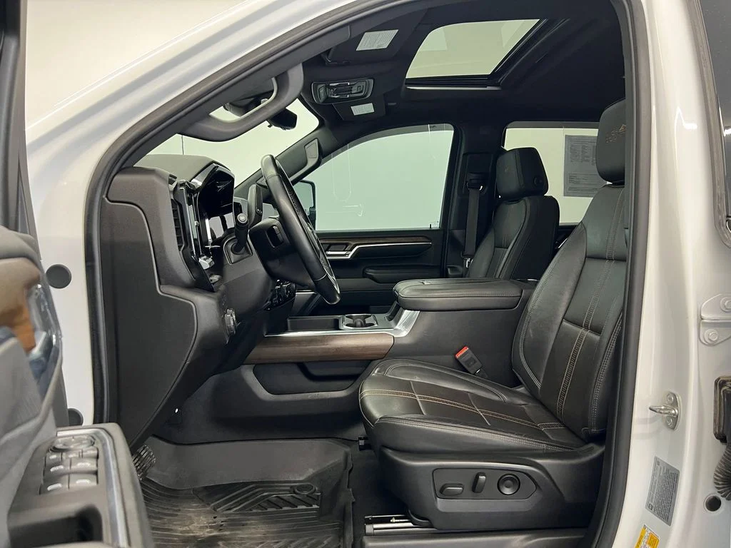 Used 2024 Summit White Chevrolet High Country image 4