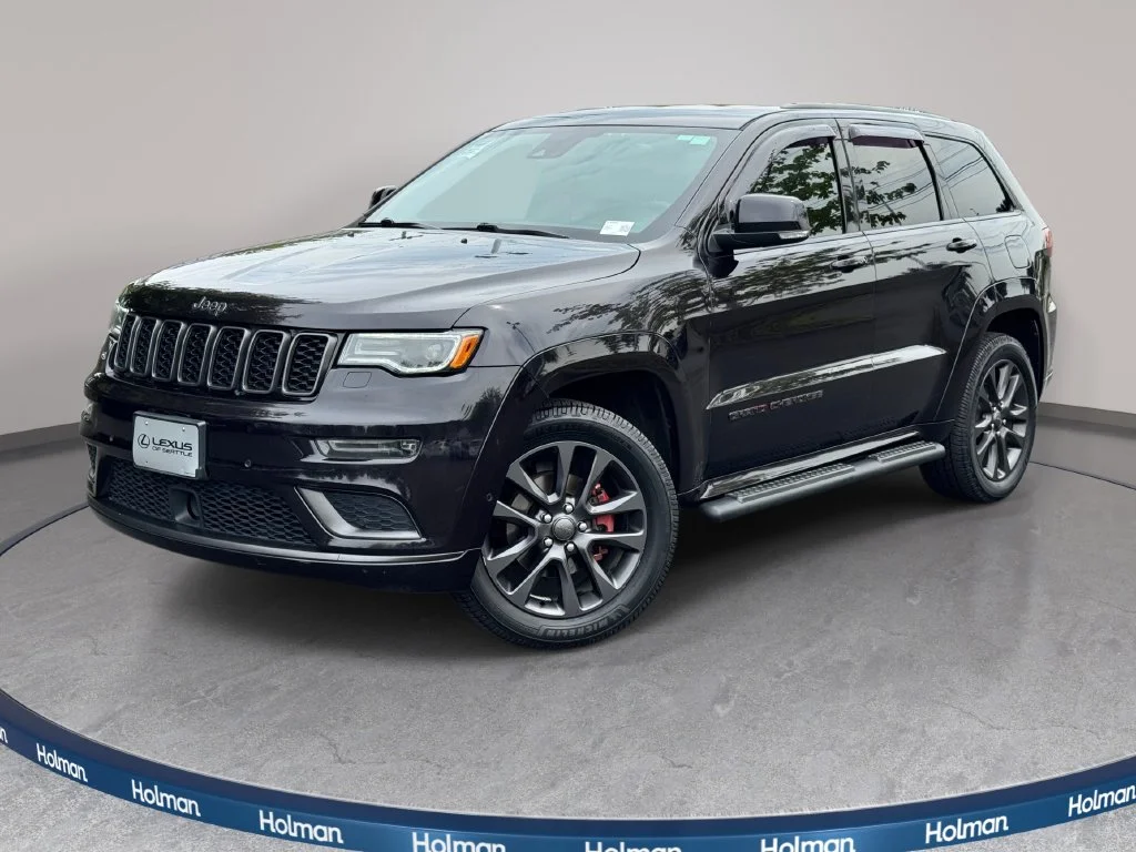Used 2018 Red Jeep Overland image 1