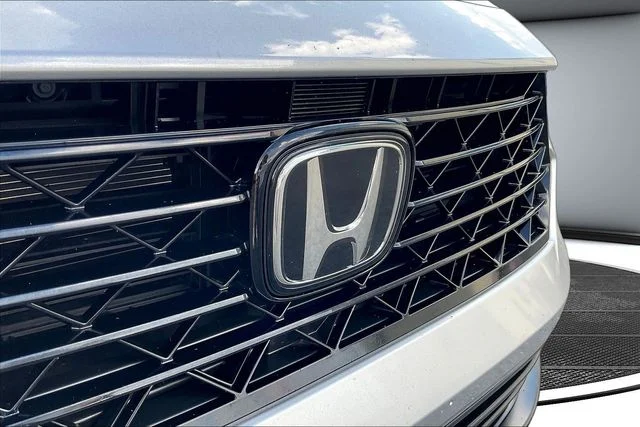 Used 2025 Silver Honda LX image 33