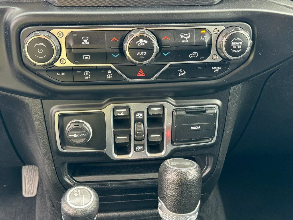 Used 2020 Black Jeep Unlimited Sahara image 34