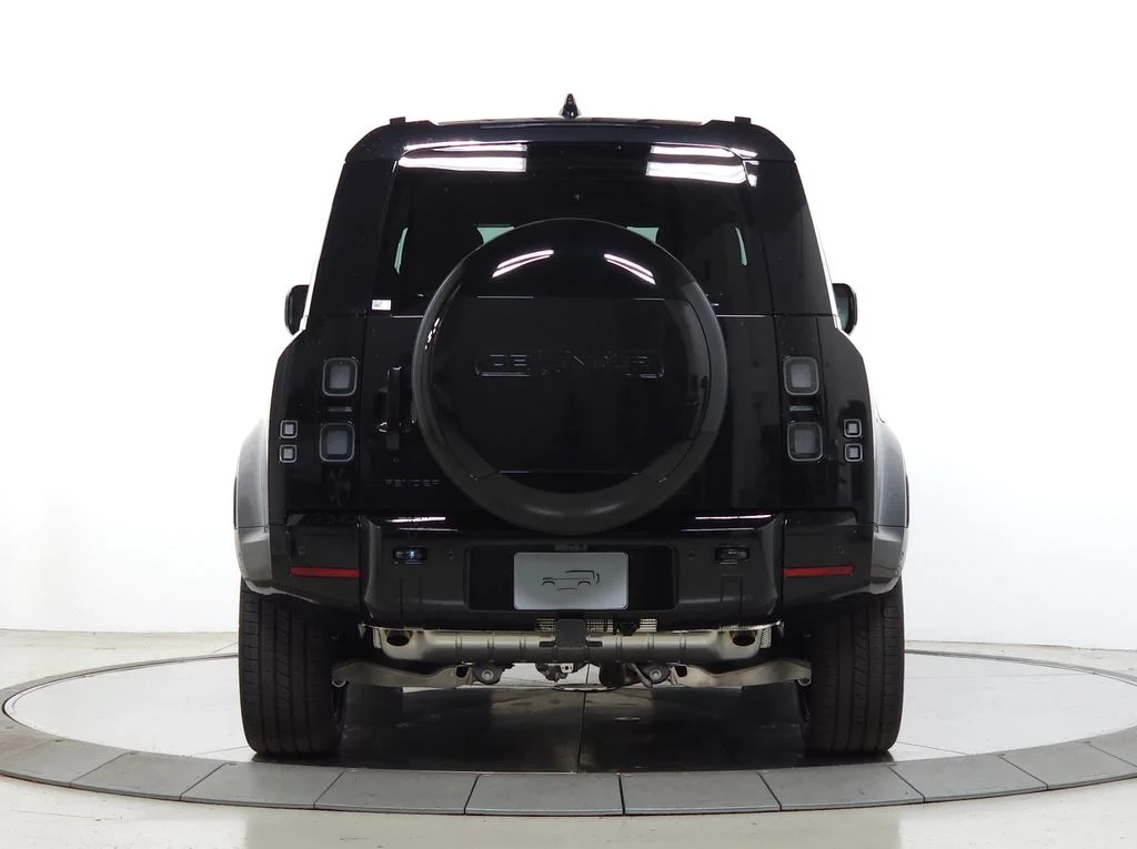 New 2026 Santorini Black Land Rover X-Dynamic SE image 6