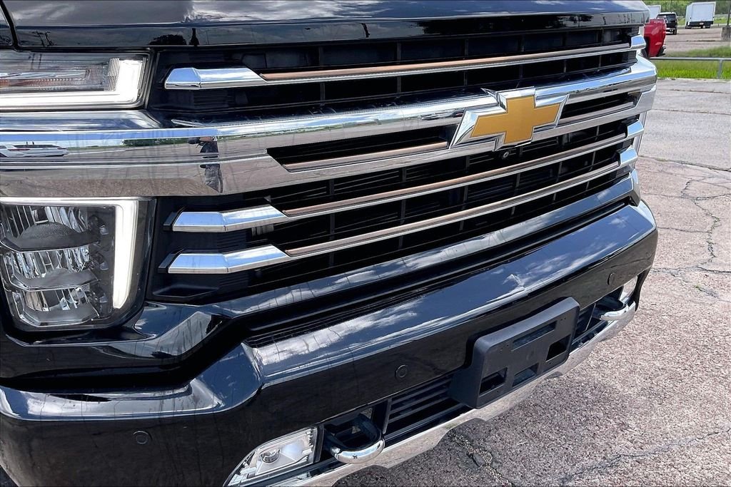 Used 2023 Black Chevrolet High Country image 34