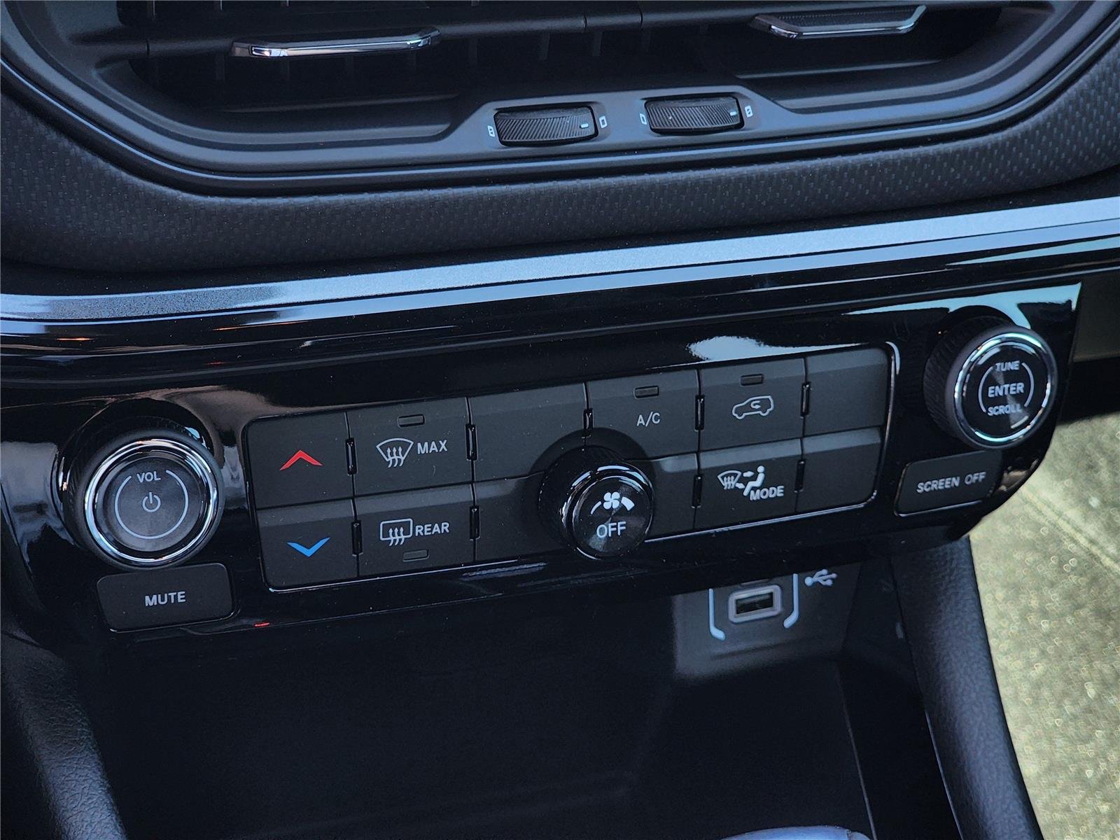 New 2026 Fathom Blue Pearl Coat Jeep Latitude Altitude image 15