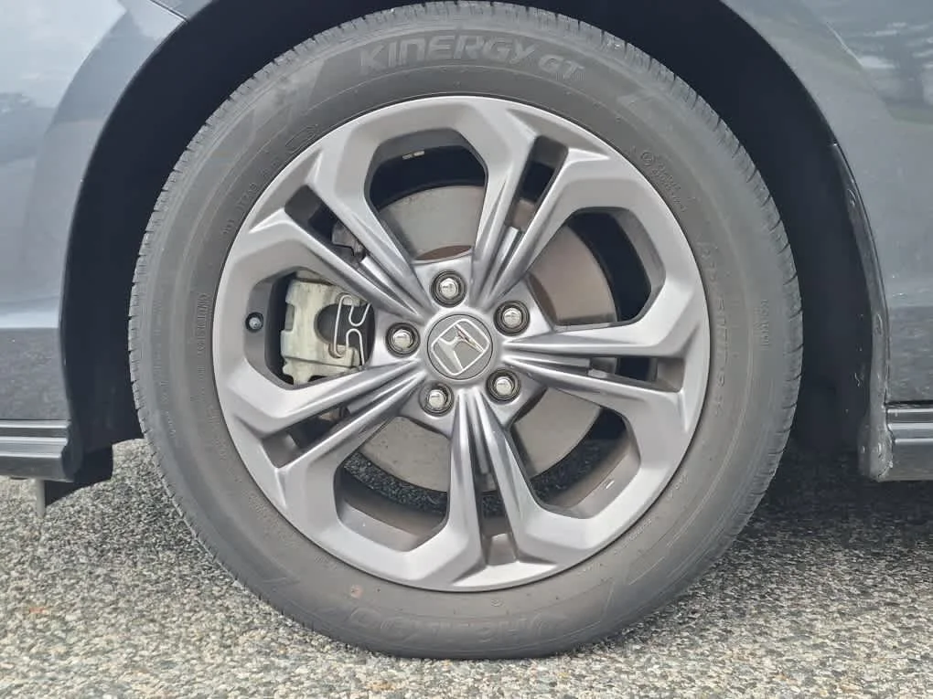 Certified Used 2024 Meteorite Gray Metallic Honda EX-L image 6