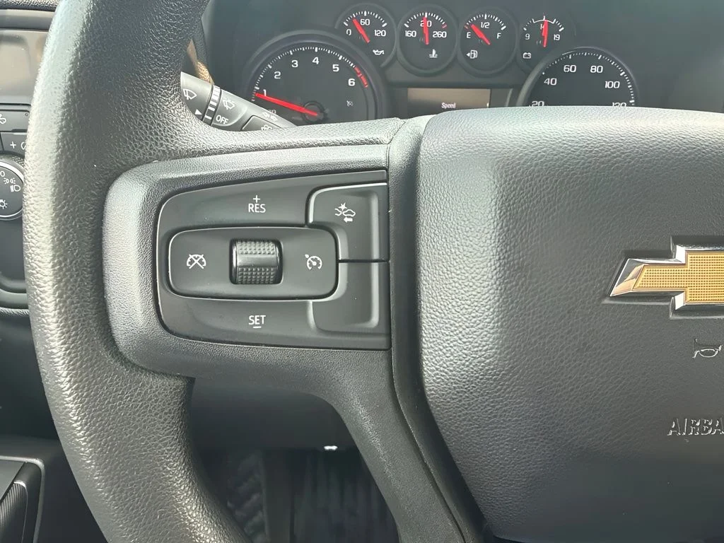 Used 2023 White Chevrolet Custom image 15