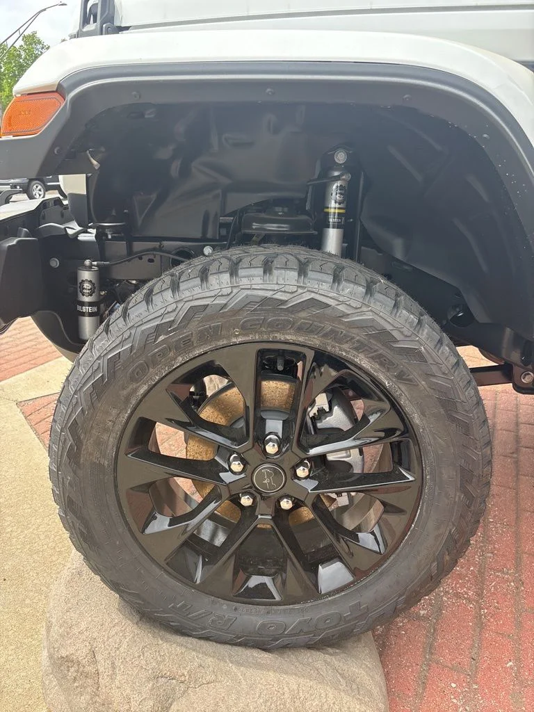 2025 Jeep Gladiator Nighthawk - Photo 25