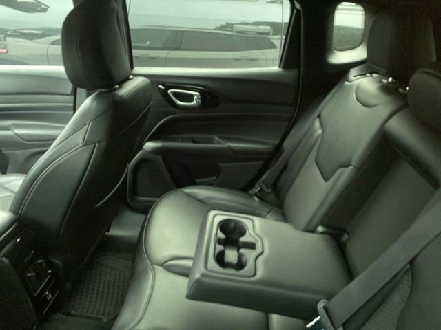 Used 2025 White Jeep Latitude image 6