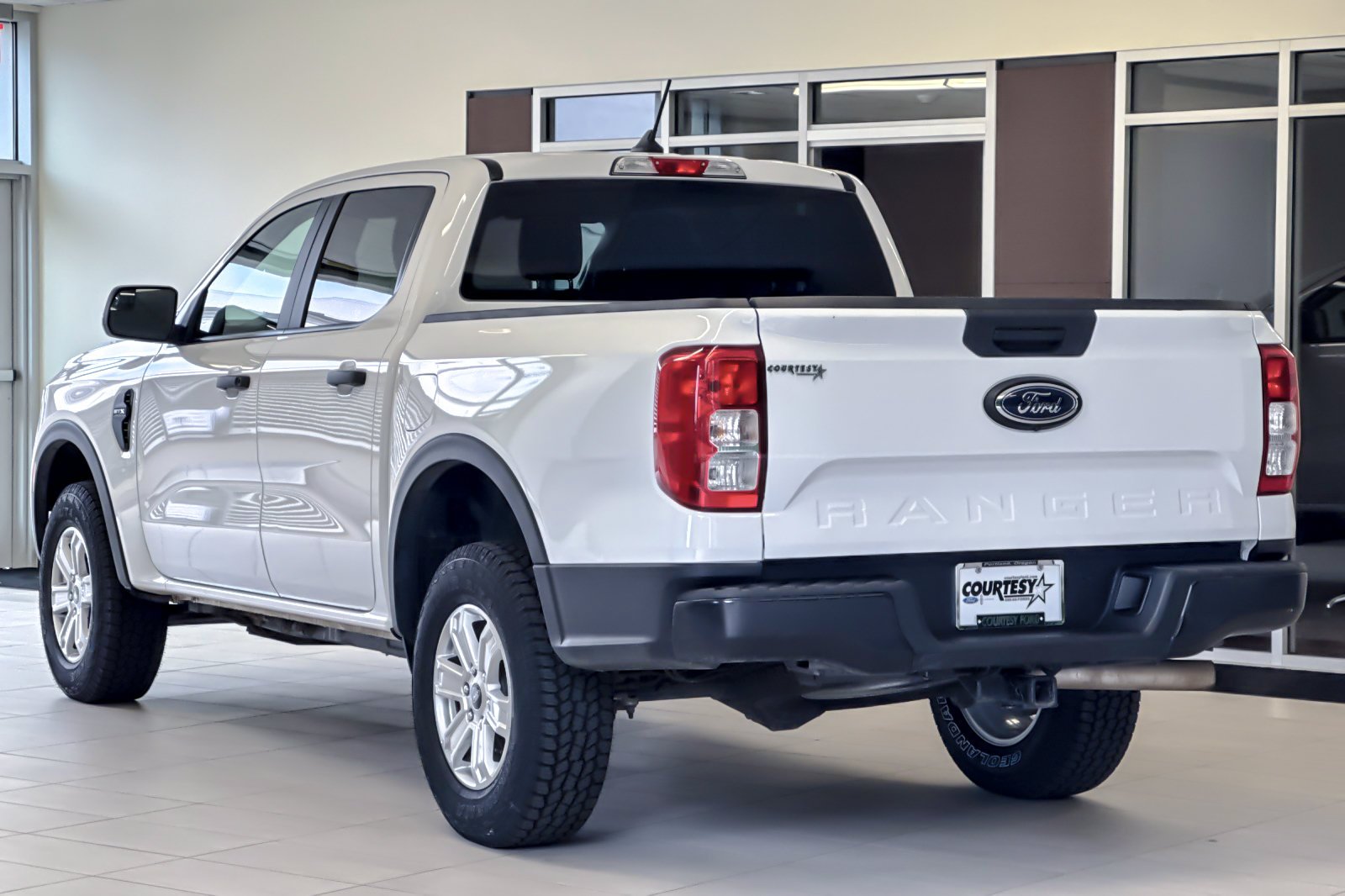Certified Used 2025 Oxford White Ford XL image 6