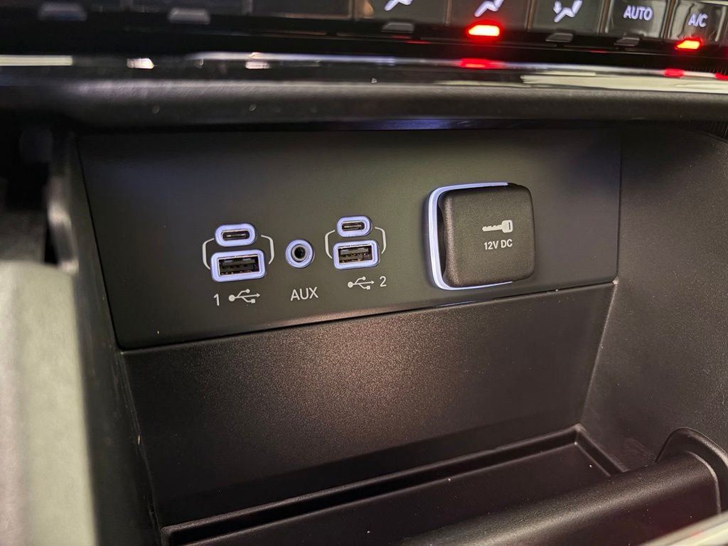 New 2026 Bright White Clear-Coat Exterior Paint Jeep Laredo image 28