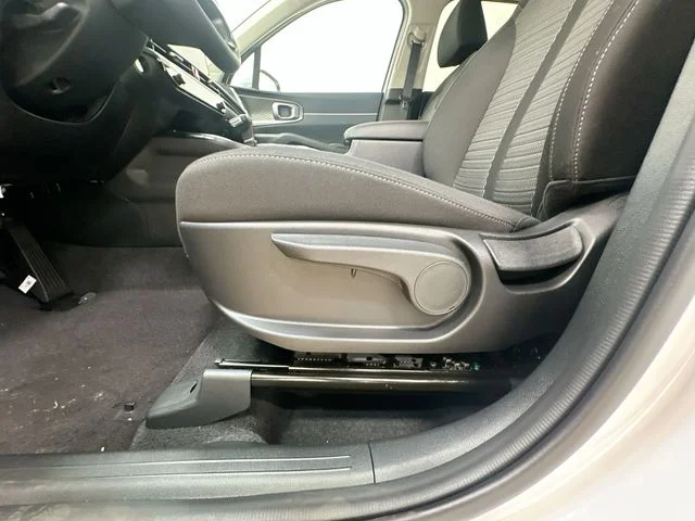 New 2026 Glacial White Pearl Kia LX image 15