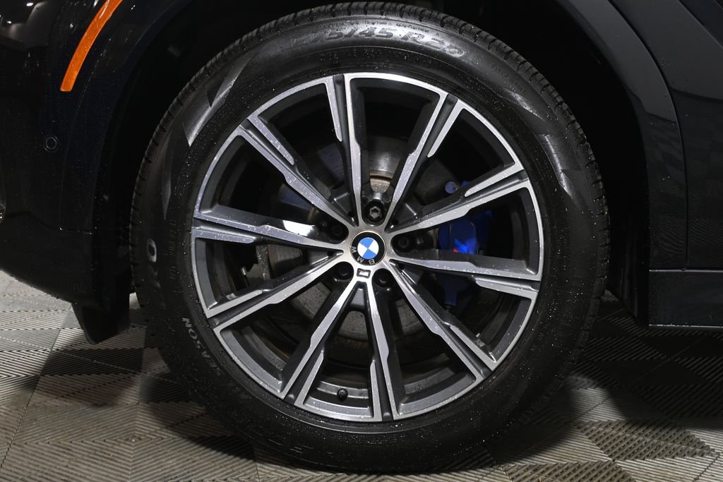Used 2021 Black Sapphire Metallic BMW xDrive40i image 12