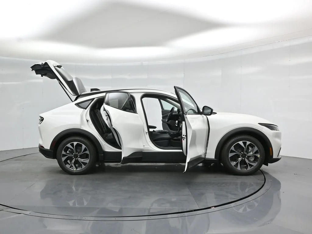 New 2026 Star White Metallic Tri-coat Ford Select image 4