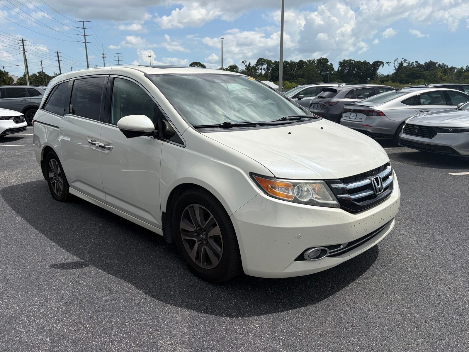 2014 Honda Odyssey Touring's photo