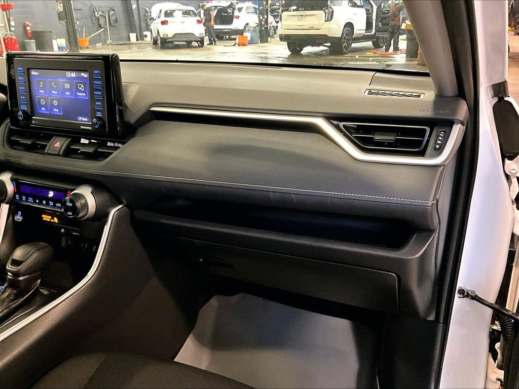 Used 2020 White Toyota LE image 13