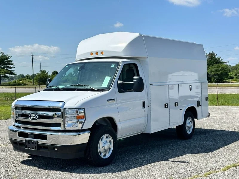 2026 Ford E-Series SRW E-350 Super Duty 138 in WB's photo