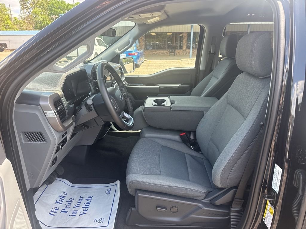 Used 2025 Black Ford XLT image 4