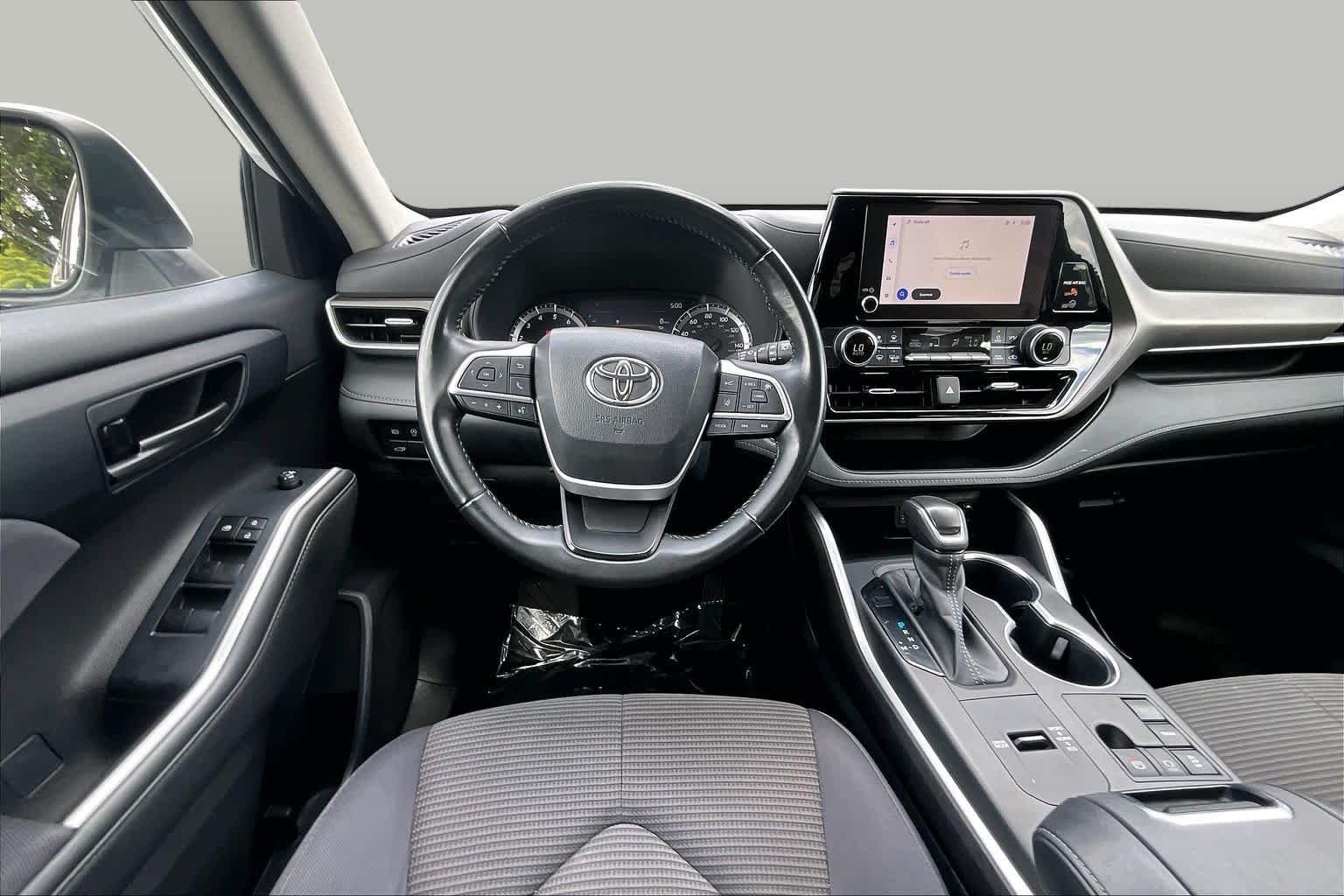 Used 2023 Wind Chill Pearl Toyota LE image 6